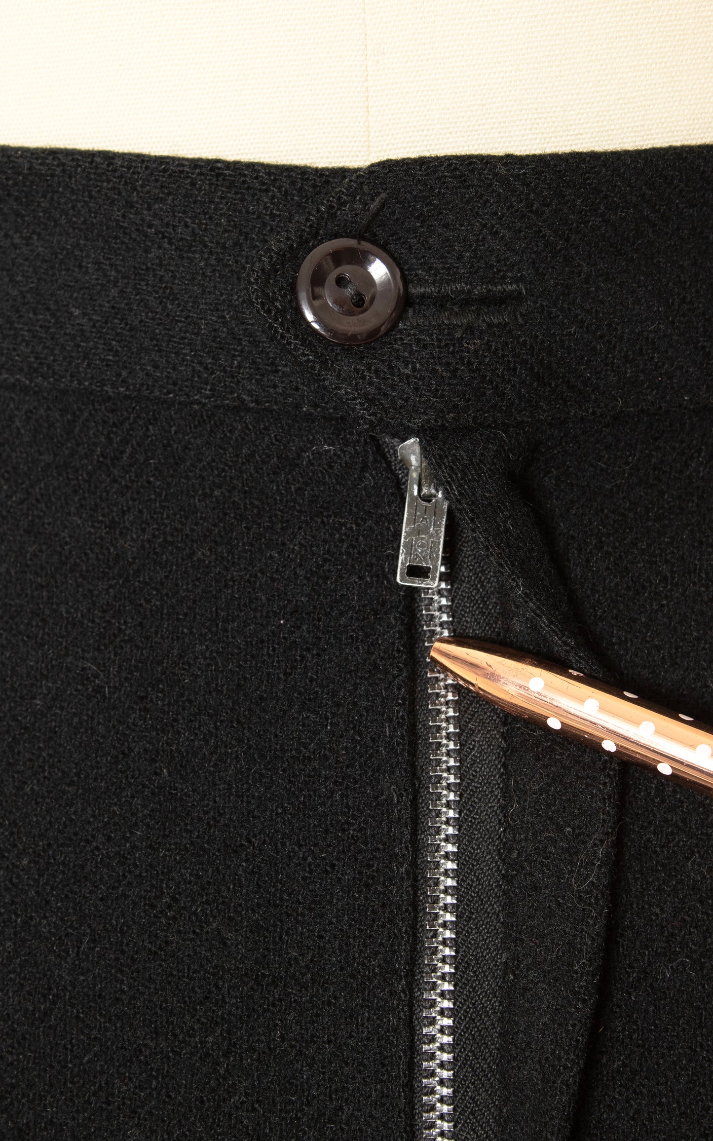 1950s Black Wool Pencil Skirt | small