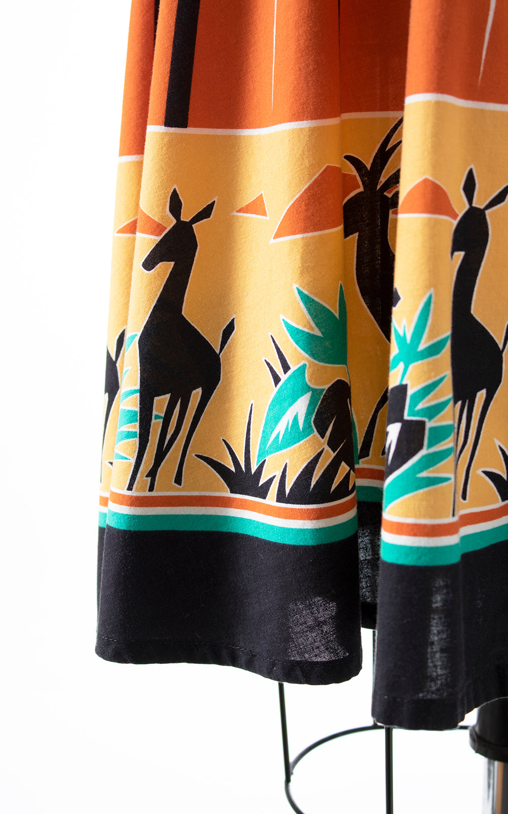 $65 DRESS SALE /// 1980s African Safari Novelty Border Print Sundress | x-small/small