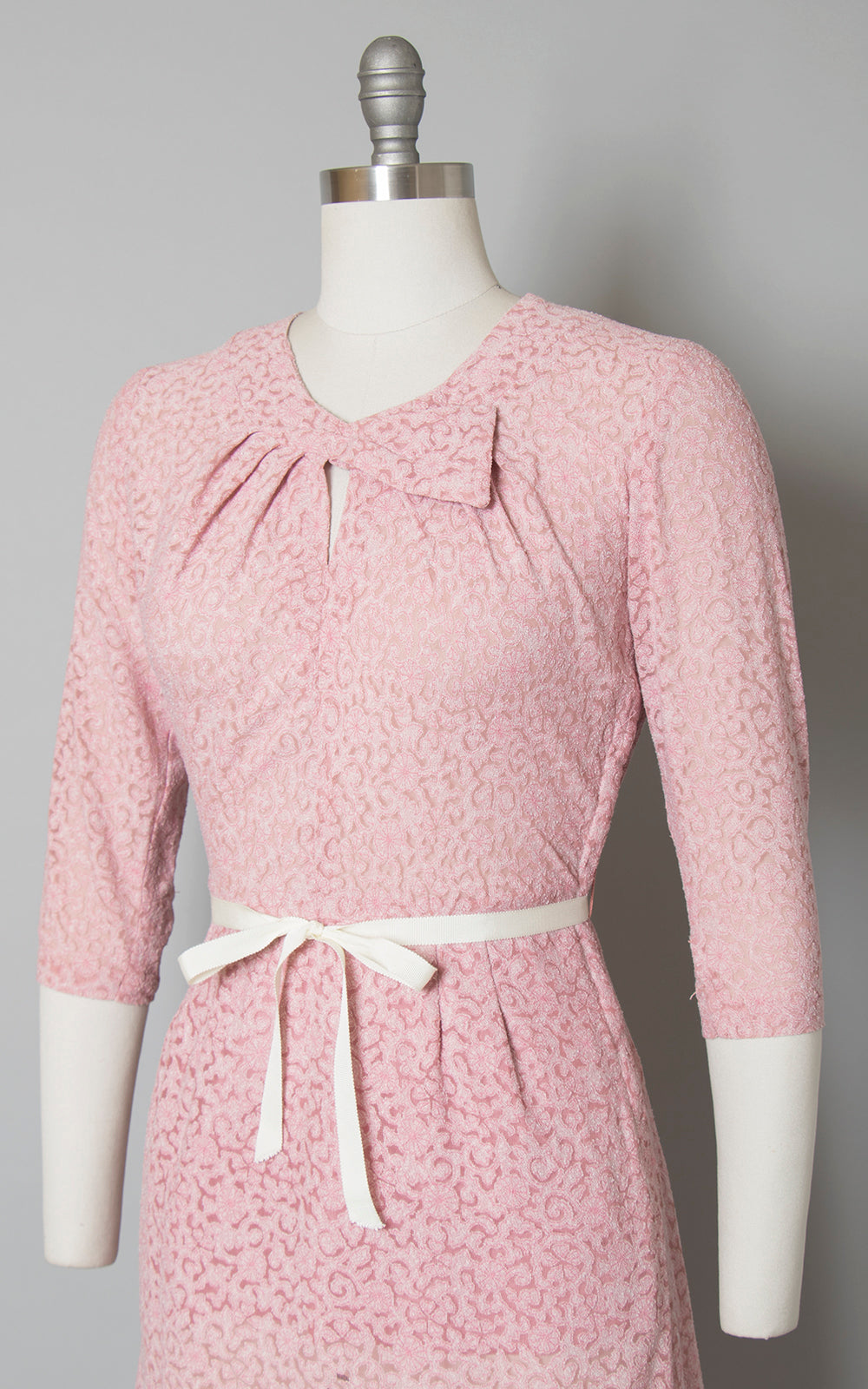 💐 SPRING CLEAROUT 💐 1940s Pink Floral Mesh Rayon Wiggle Dress | medium