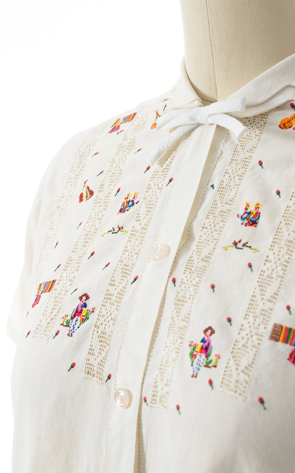BLV x DEANNA || 1950s 1960s Latin American Embroidered Blouse | small