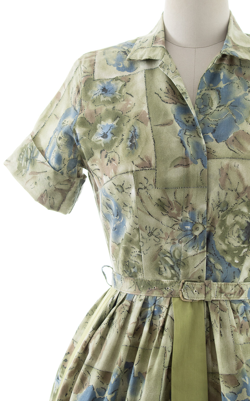 1950s 1960s Buttoned Tab Floral Shirtwaist Dress | small