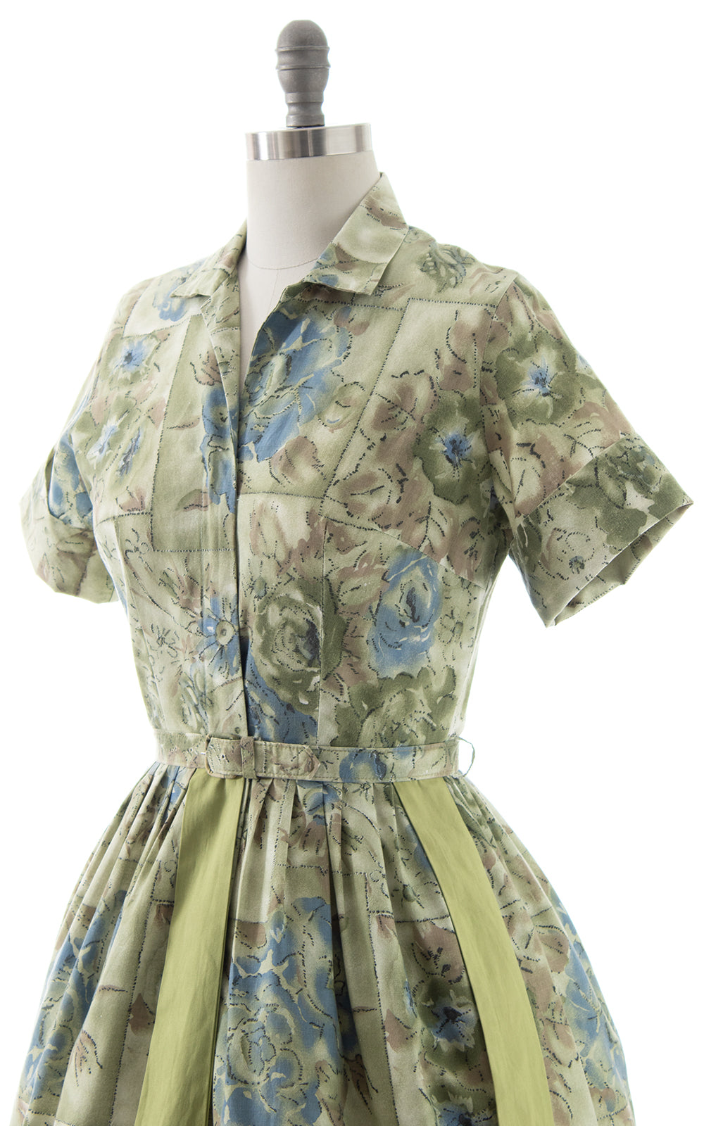 1950s 1960s Buttoned Tab Floral Shirtwaist Dress | small