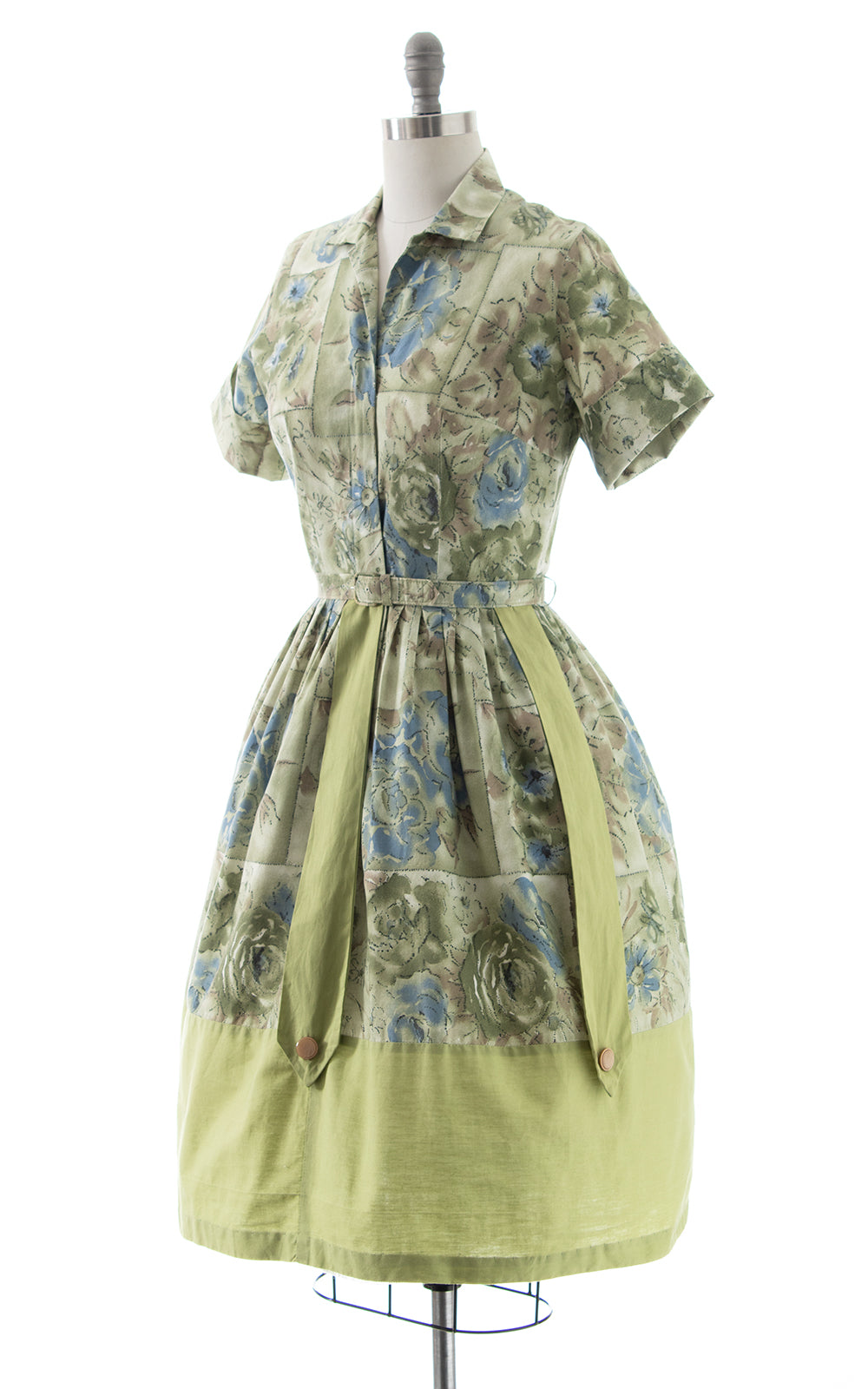 1950s 1960s Buttoned Tab Floral Shirtwaist Dress | small