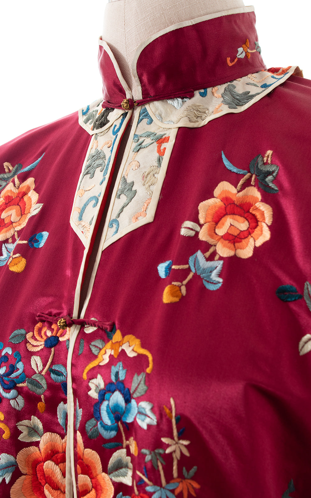 Vintage Chinese Embroidered Silk Jacket | large