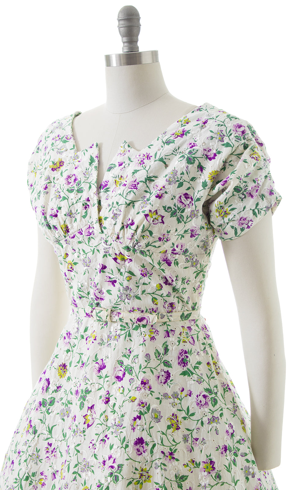 1950s Floral Embroidered Eyelet Dress