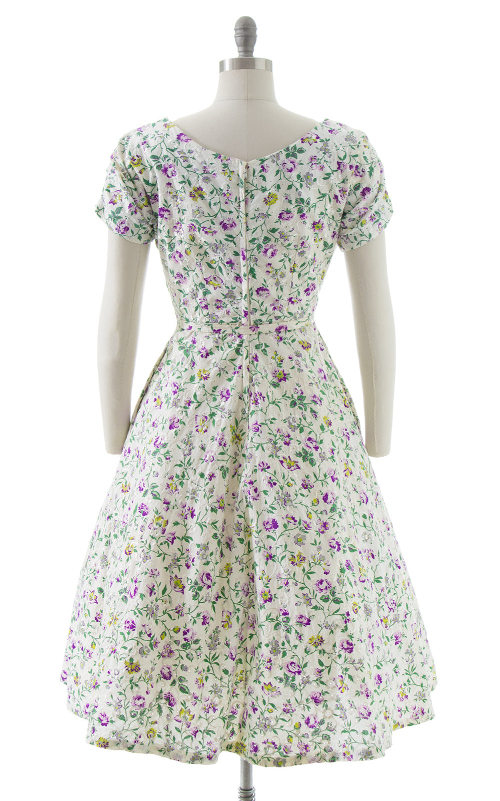 1950s Floral Embroidered Eyelet Dress