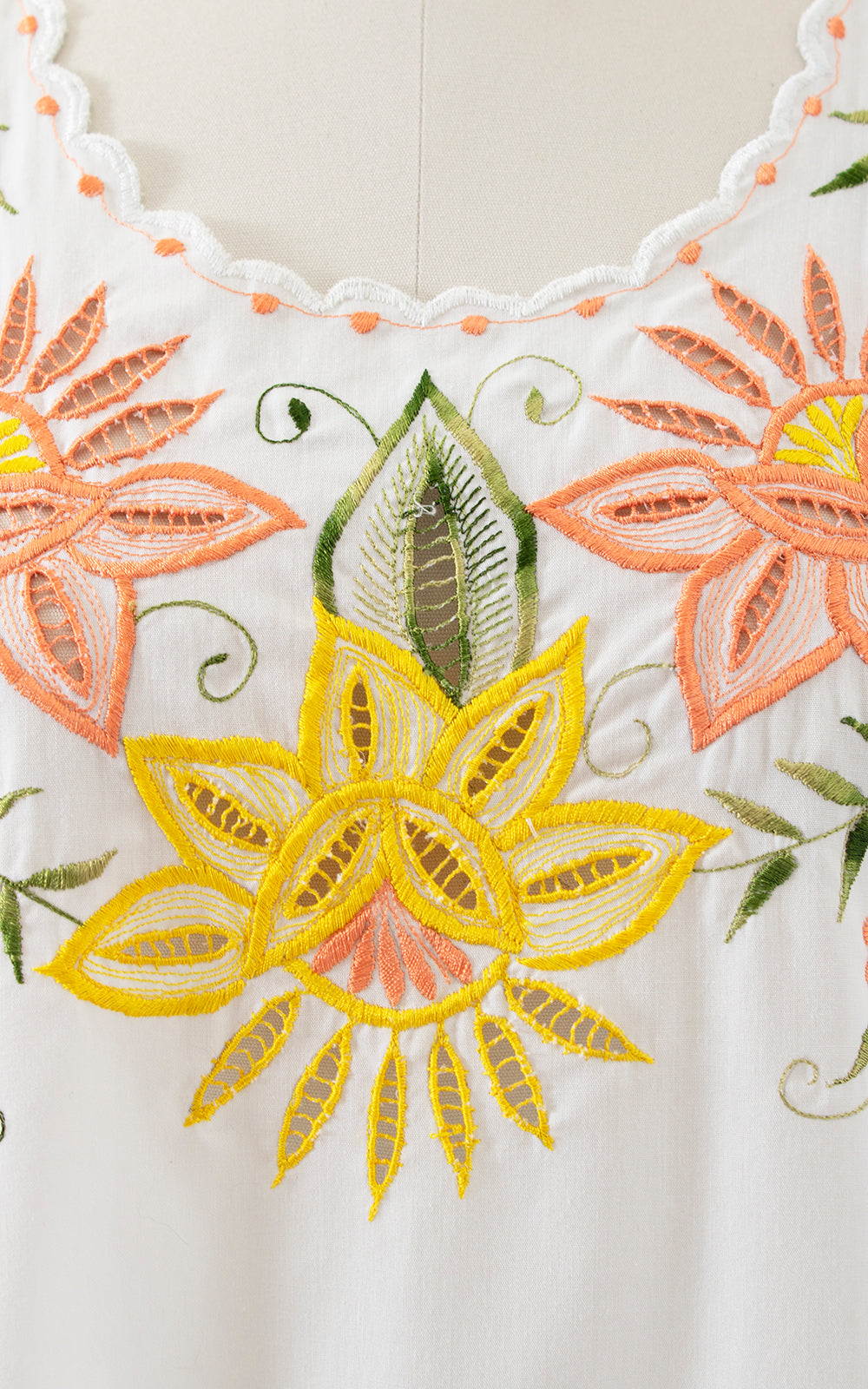 1980s Floral Embroidered Cutwork Top | medium