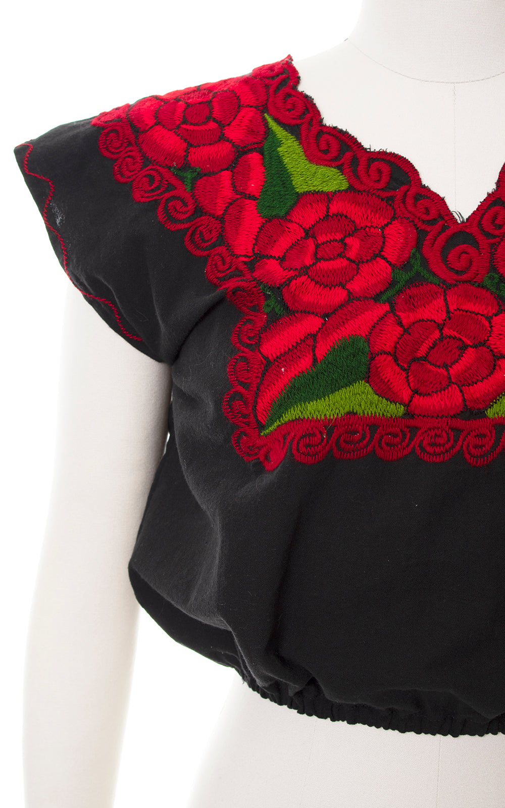 Vintage Floral Embroidered Crop Top | small/medium