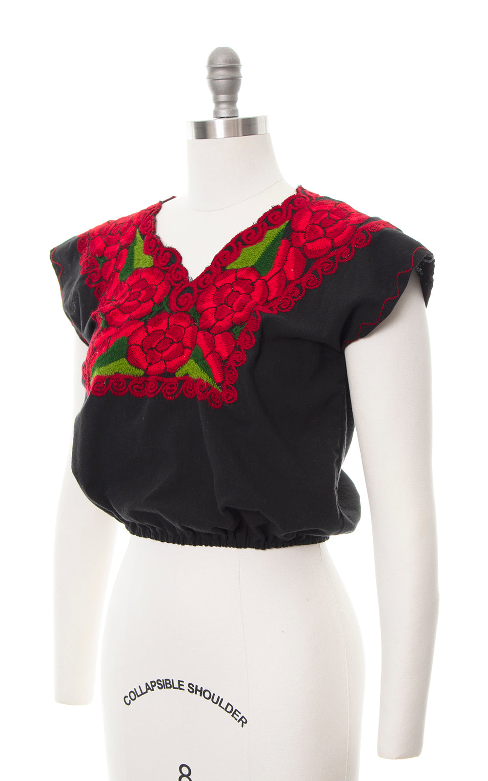 Vintage Floral Embroidered Crop Top | small/medium