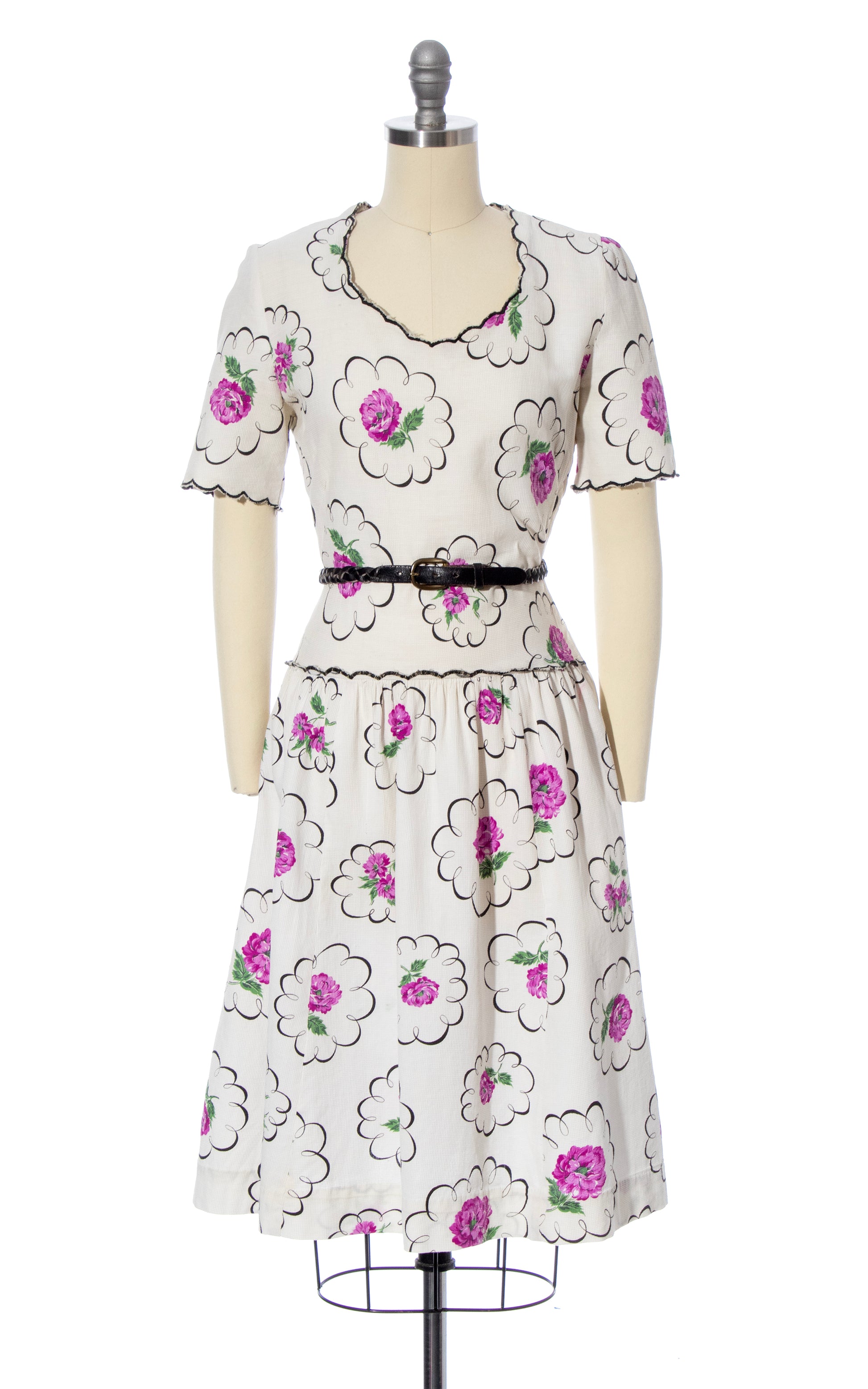 1930s Rose Print Scalloped Cotton Piqué Dress 1930s Rose Print Scalloped Cotton Piqué Dress