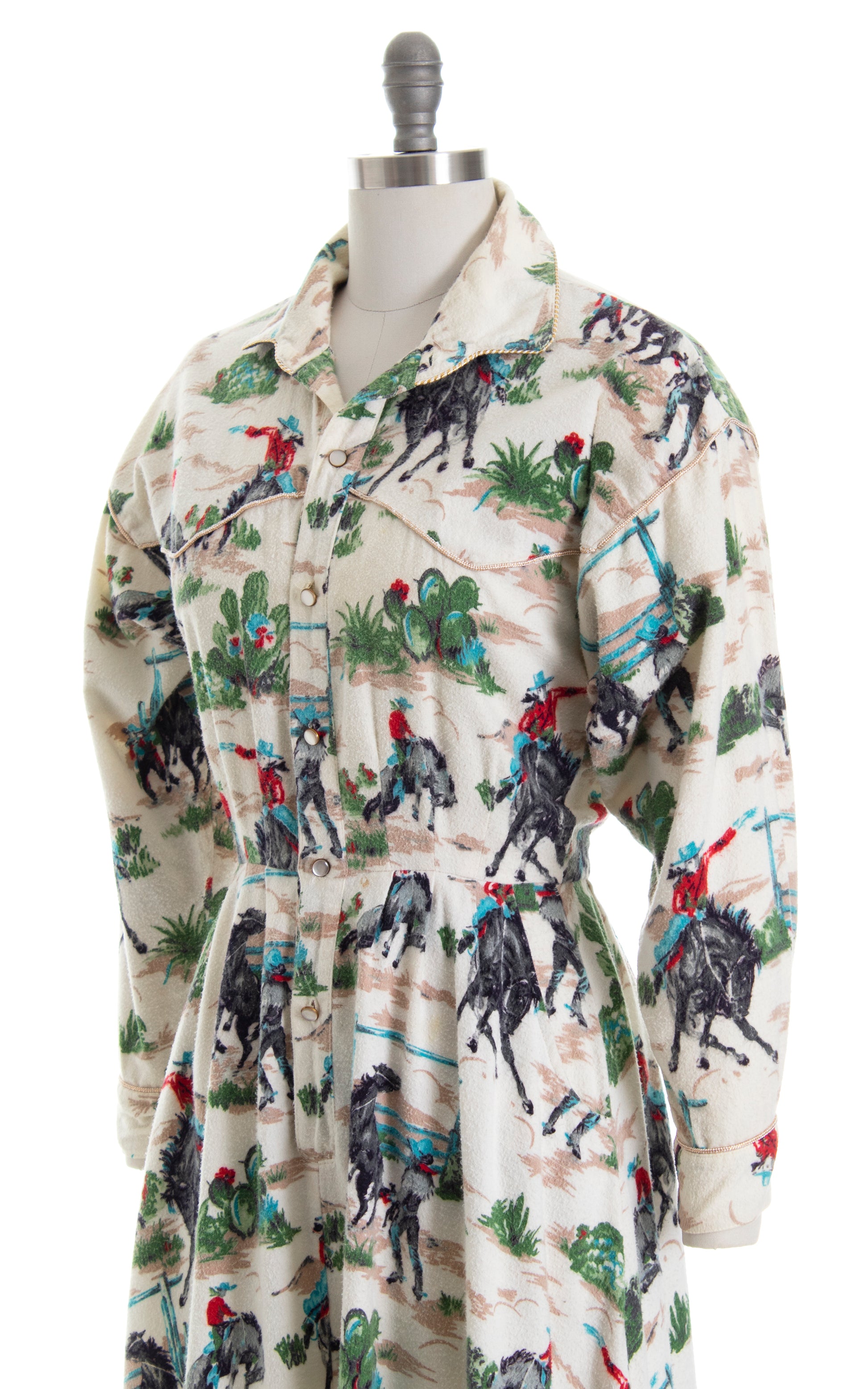 1990s 2000s Western Novelty Print Fleece Dress with Pockets | small Birthday Life Vintage 1990s 2000s Western Novelty Print Fleece Dress with Pockets | small Birthday Life Vintage