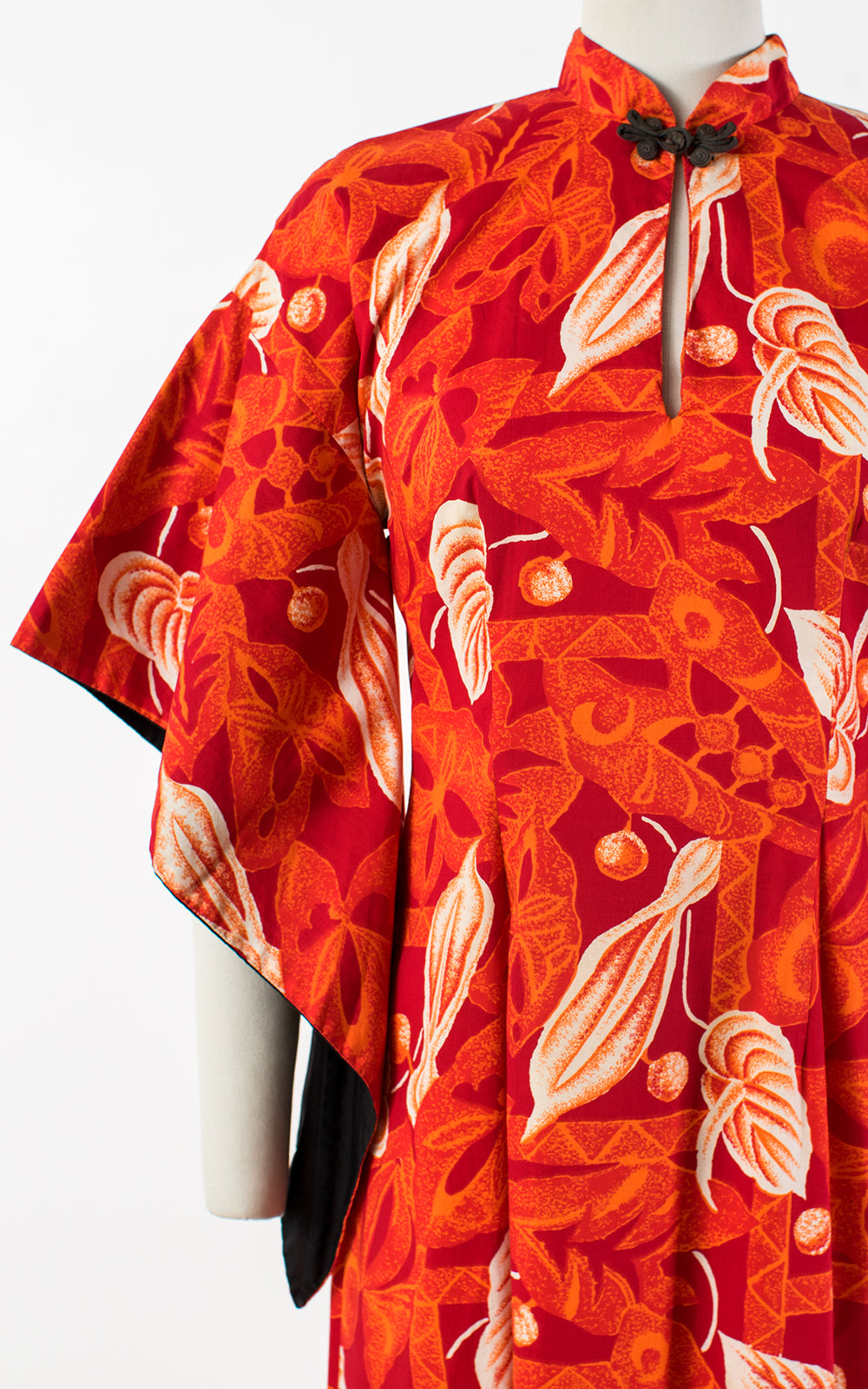 1950s Hawaiian Floral Cotton Pake Muu | medium
