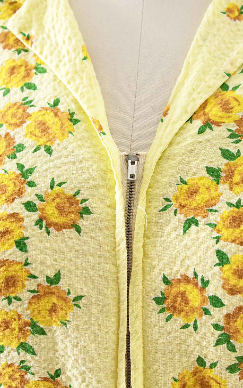 1940s Yellow Rose Dressing Gown