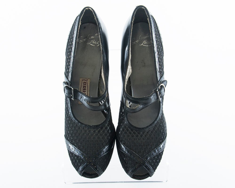 $50 & UNDER SALE || 1940s Black Leather Mesh Mary Jane Shoes | size 7