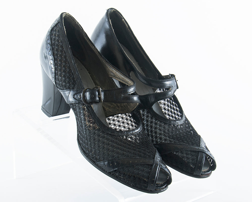 $50 & UNDER SALE || 1940s Black Leather Mesh Mary Jane Shoes | size 7