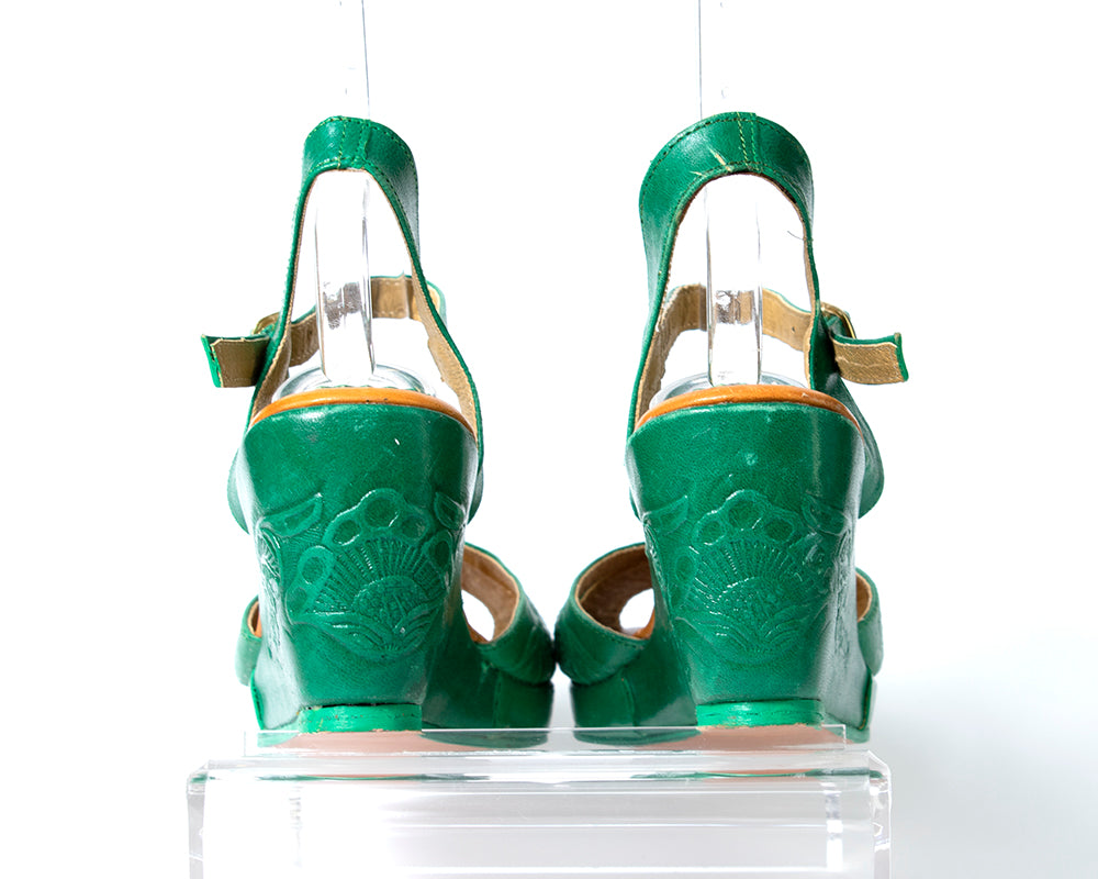 1940s Style Green Tooled Leather Wedge Sandals | US 8.5/9