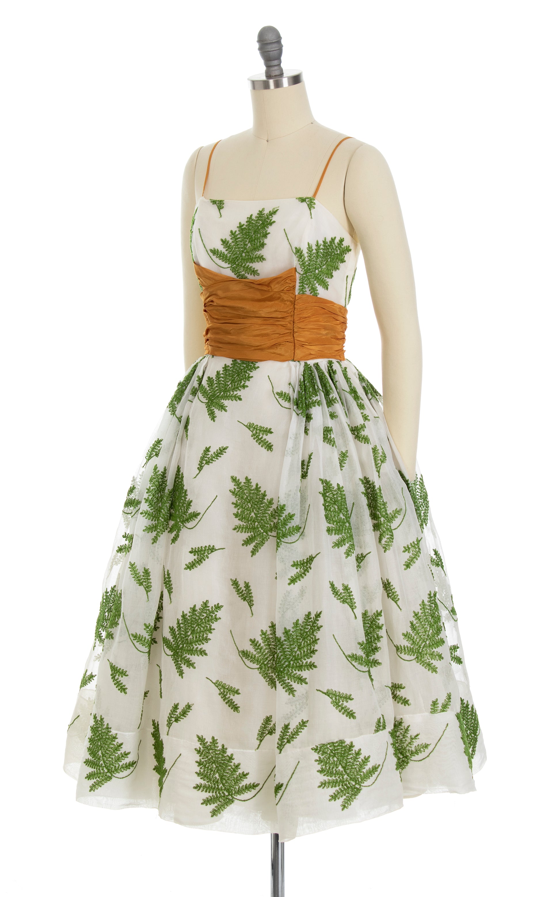 1950s Fern Embroidered Party Dress | small Birthday Life Vintage 1950s Fern Embroidered Party Dress | small Birthday Life Vintage
