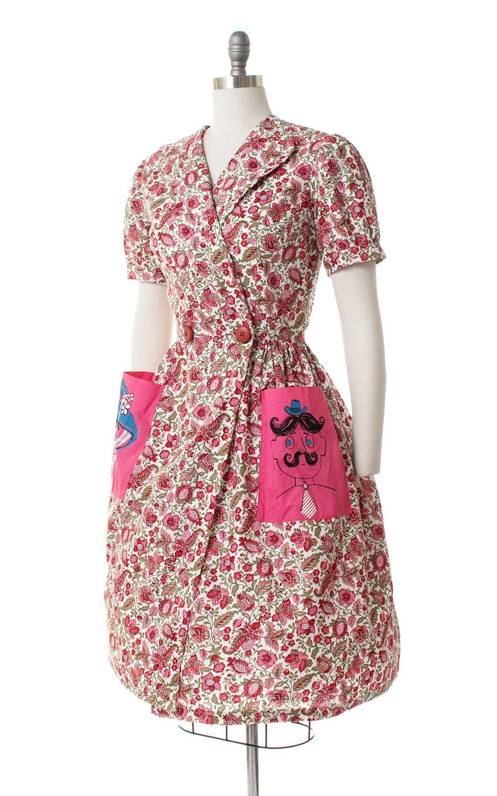 1950s Lady & Gentleman Novelty Print Floral Wrap Dress