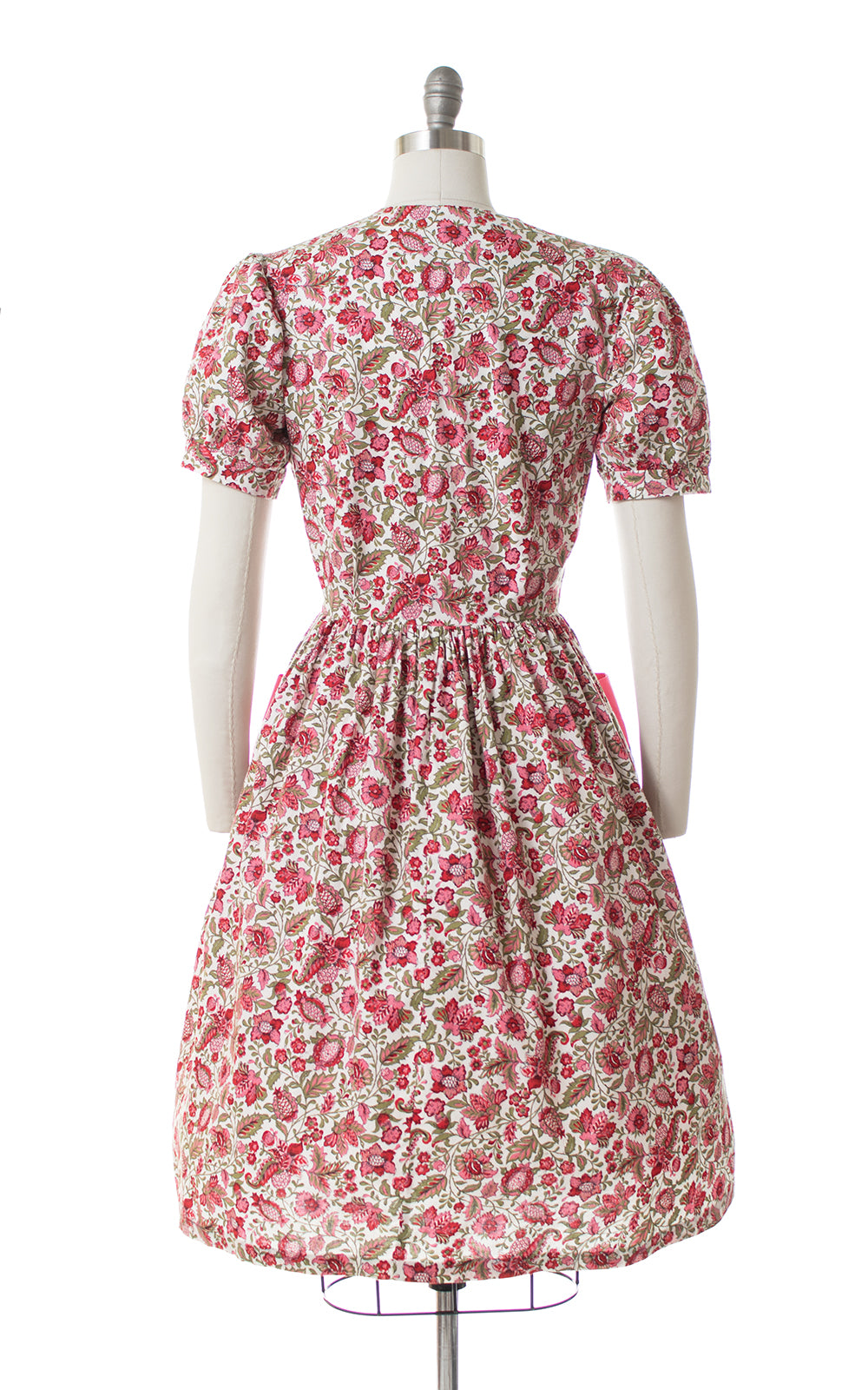 1950s Lady & Gentleman Novelty Print Floral Wrap Dress