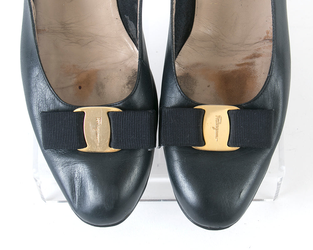 1980s Ferragamo "Vara" Navy Blue Leather Flats | size 9/9.5