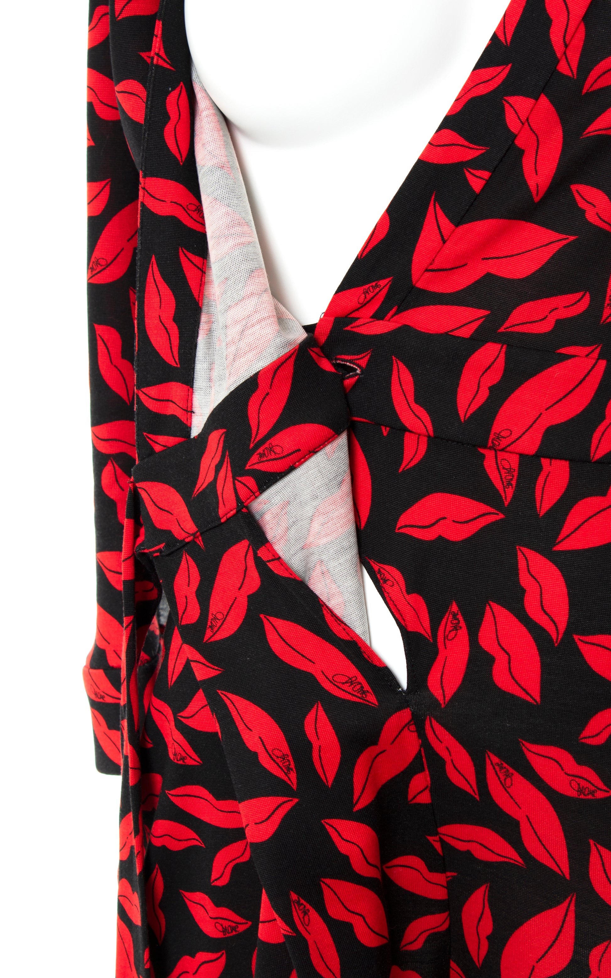 DIANE VON FURSTENBERG Silk Jersey Red Lips Novelty Print Black Shorts Wrap Romper | x-small/small | Birthday Life Vintage
