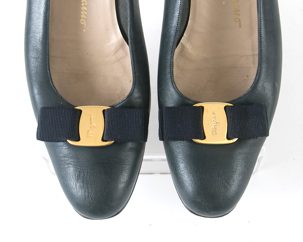 Vintage outlets Salvatore Ferragamo Navy Flats