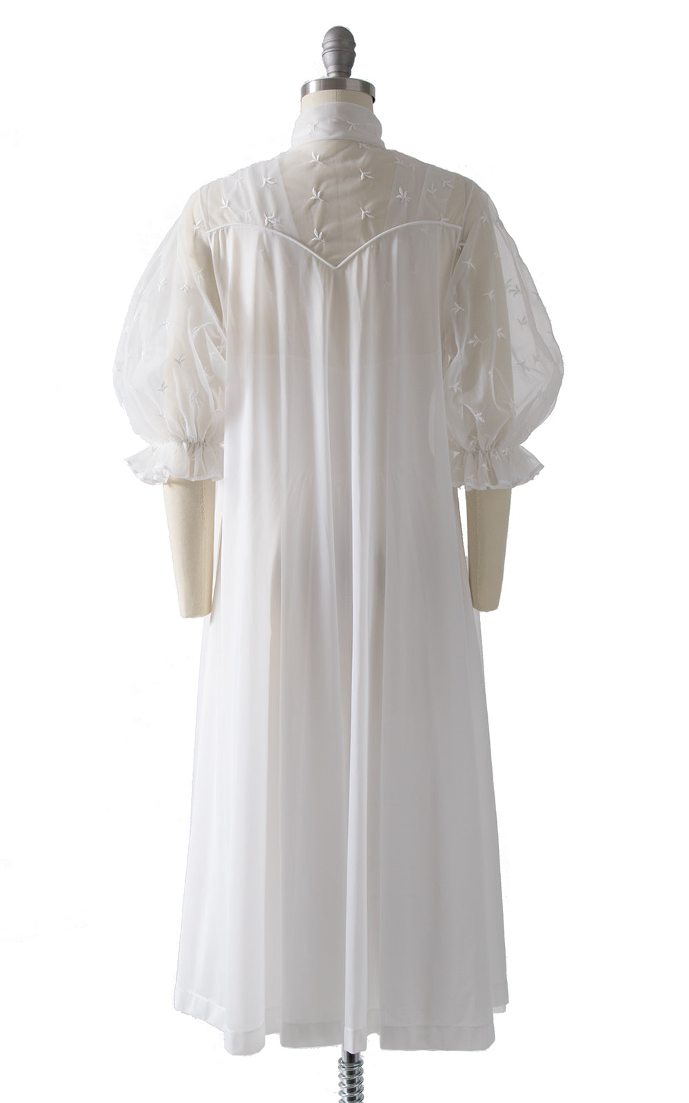 1950s White Embroidered Puff Sleeve Peignoir Set