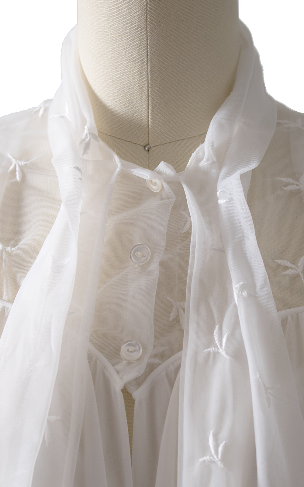 1950s White Embroidered Puff Sleeve Peignoir Set