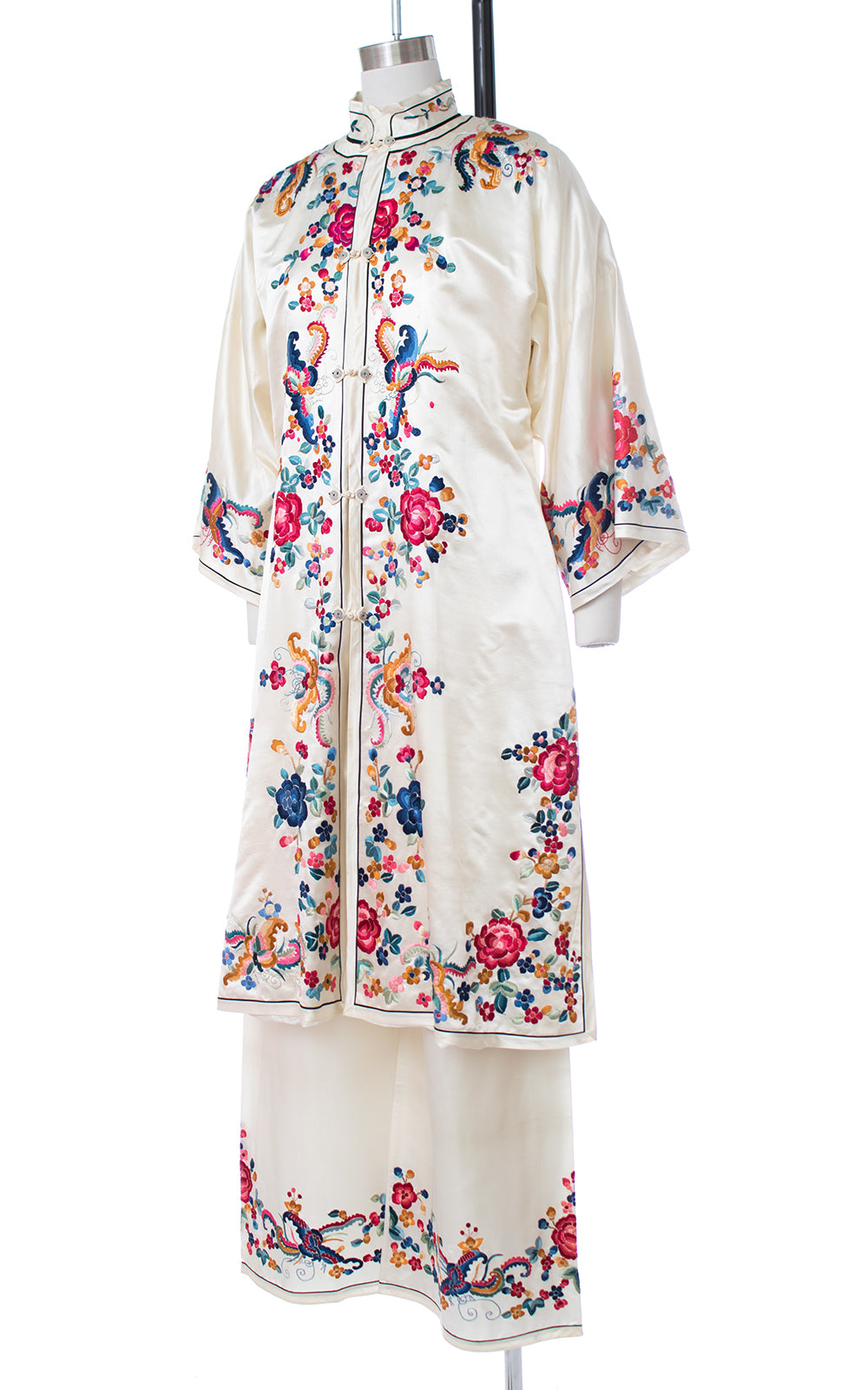 1940s Asian Bug Floral Embroidered Silk Satin Loungewear Set