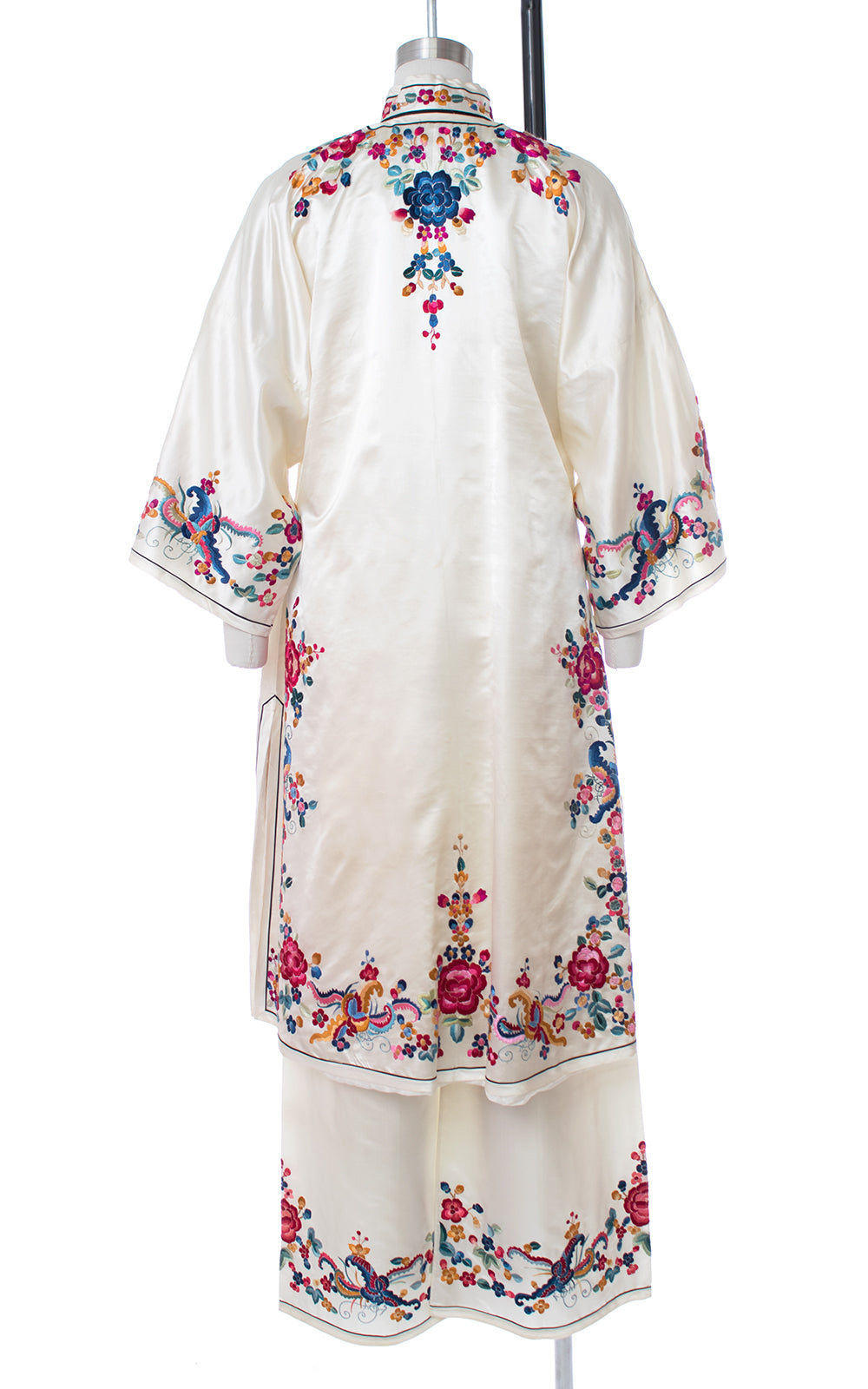 1940s Asian Bug Floral Embroidered Silk Satin Loungewear Set