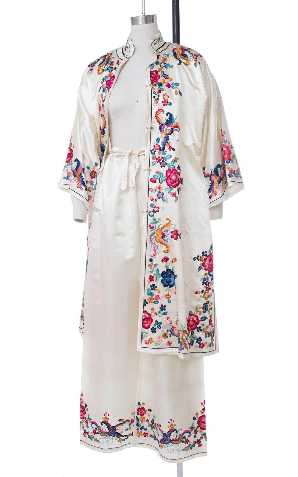 1940s Asian Bug Floral Embroidered Silk Satin Loungewear Set