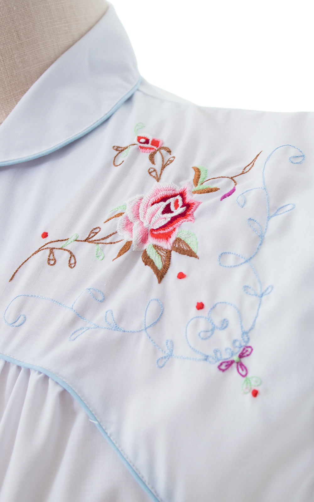 1970s 1980s Rose Embroidered Shirt Dress with Pockets | medium