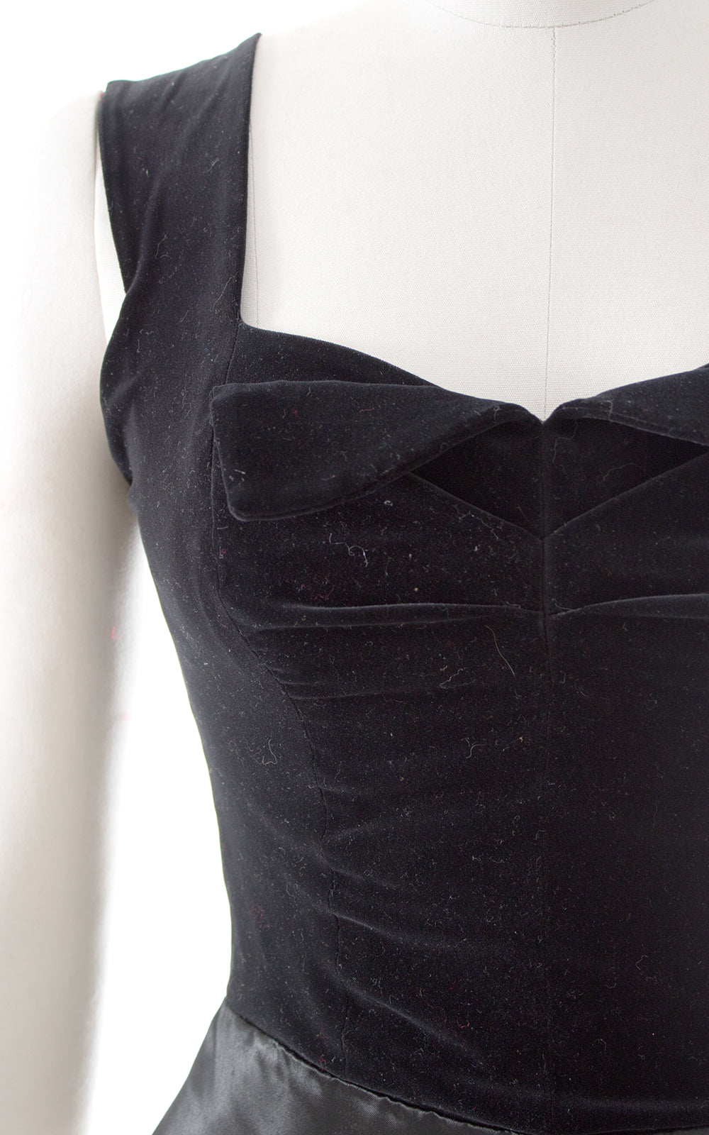 1950s Black Velvet Sweetheart Top