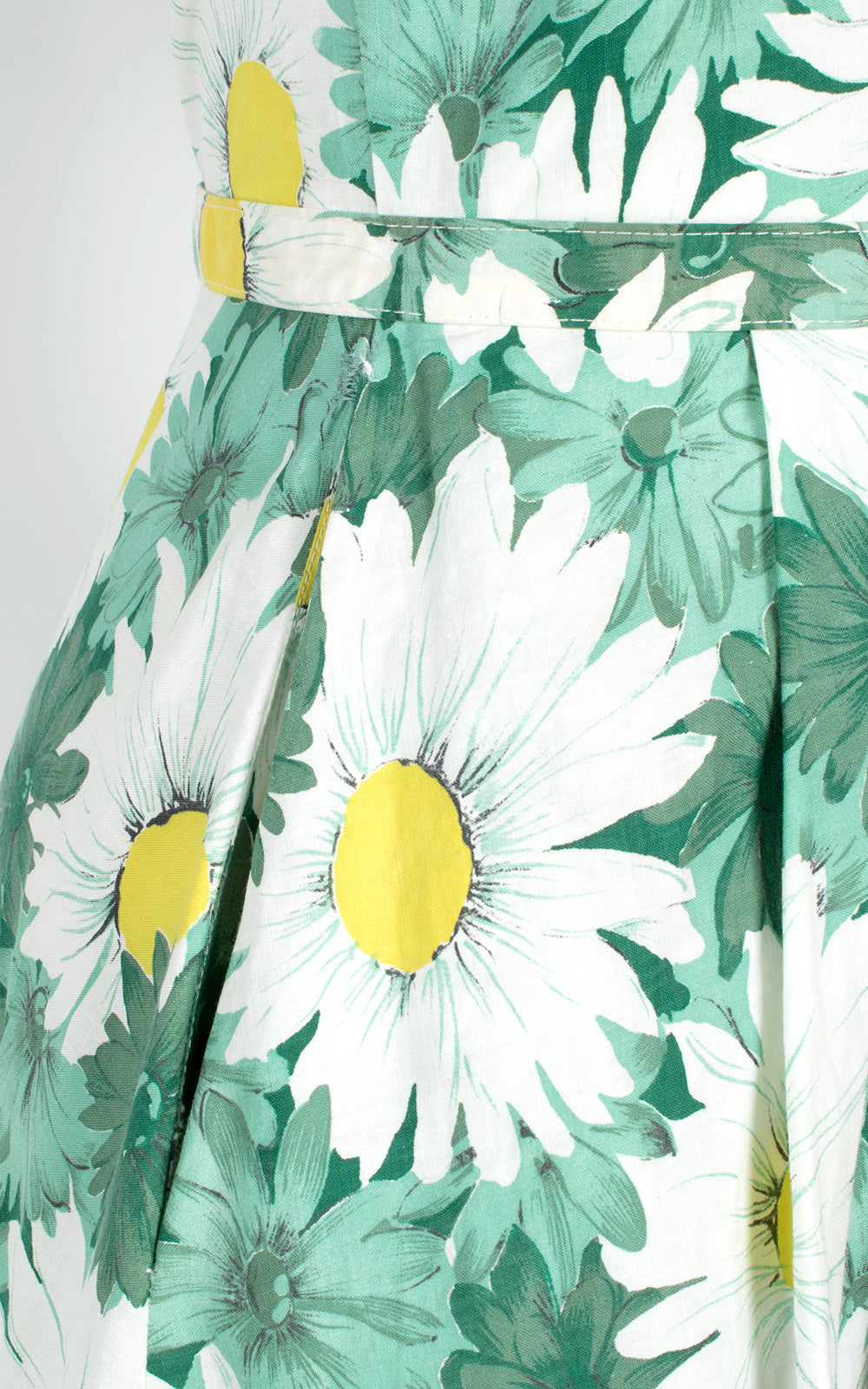 1950s Daisy Printed Cotton Sundress with Rhinestones & Pockets
