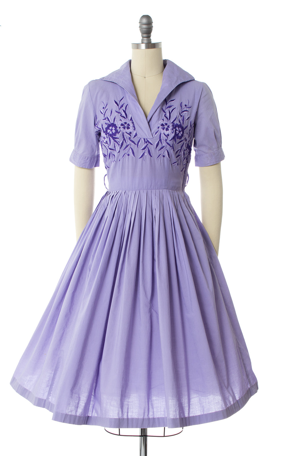 1950s Floral Embroidered Lavender Dress