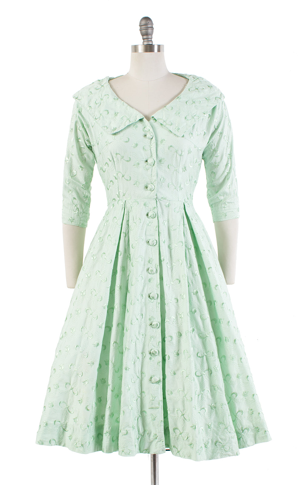 1950s Tulip Embroidered Mint Green Cotton Shirtwaist Dress | medium