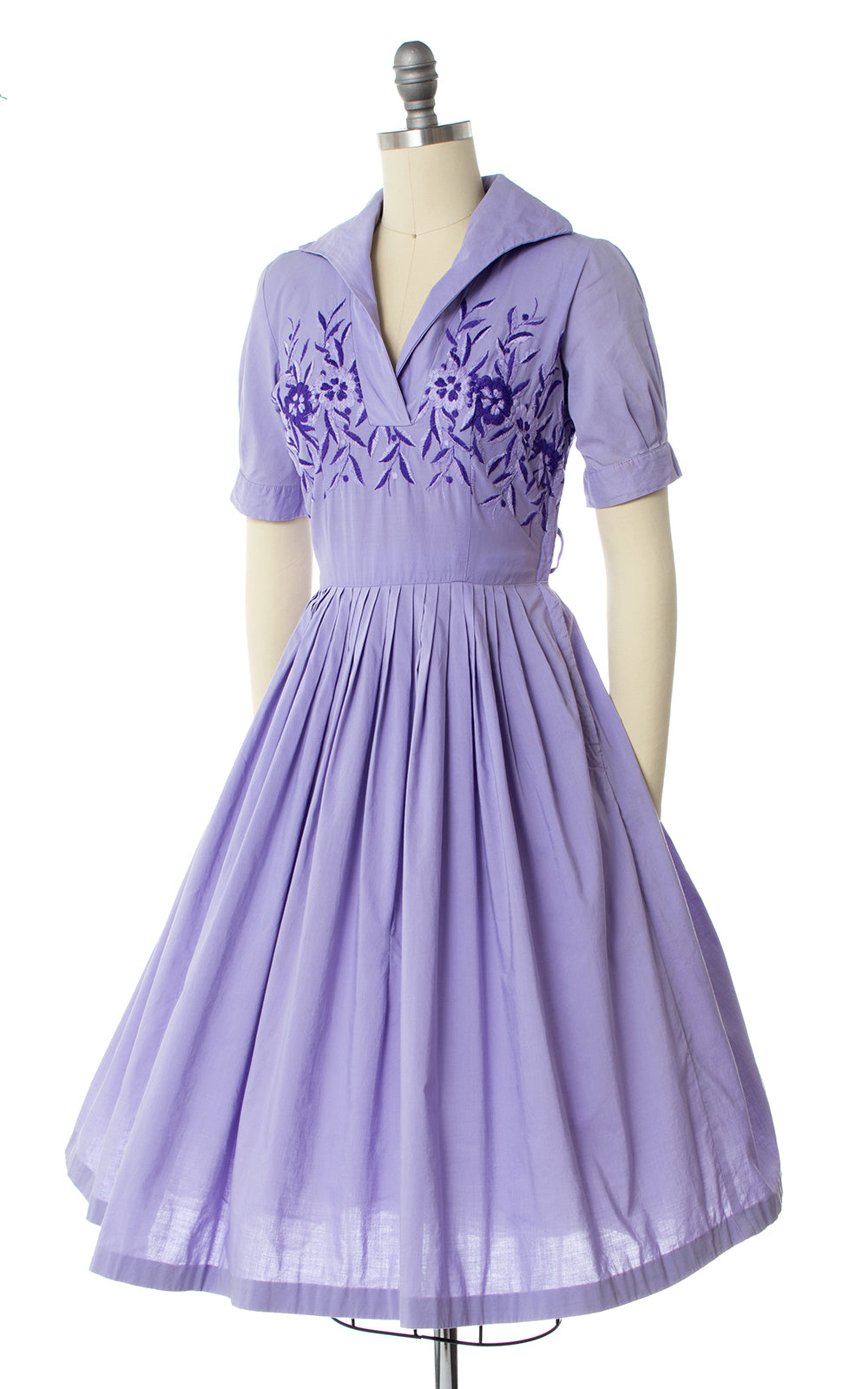 1950s Floral Embroidered Lavender Dress