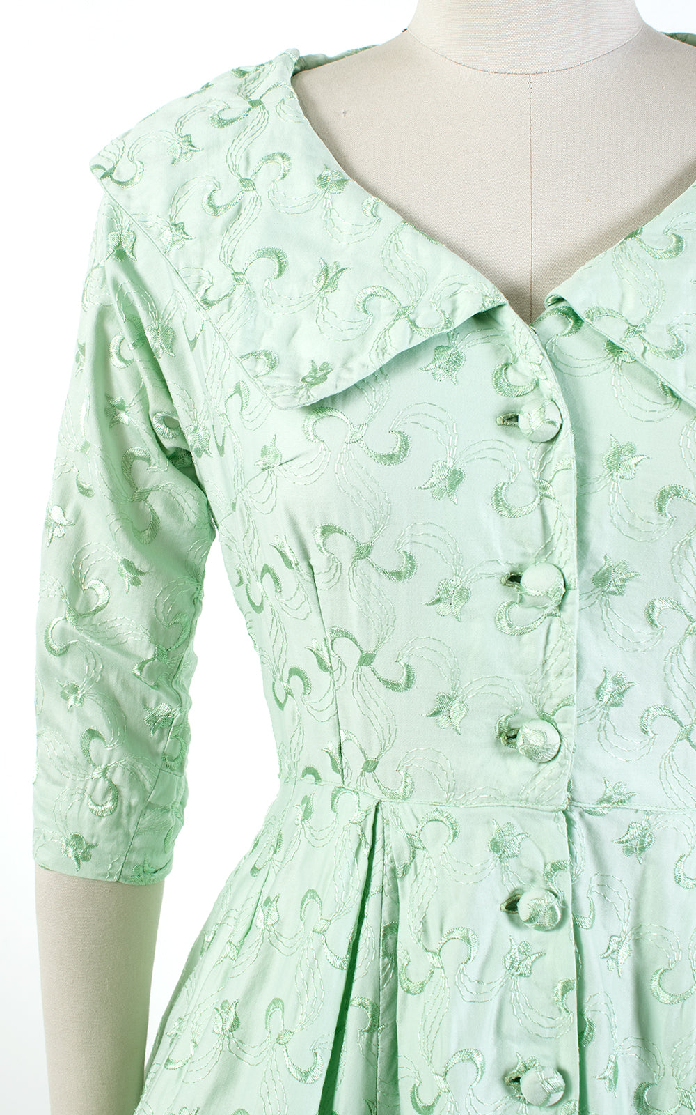 1950s Tulip Embroidered Mint Green Cotton Shirtwaist Dress | medium