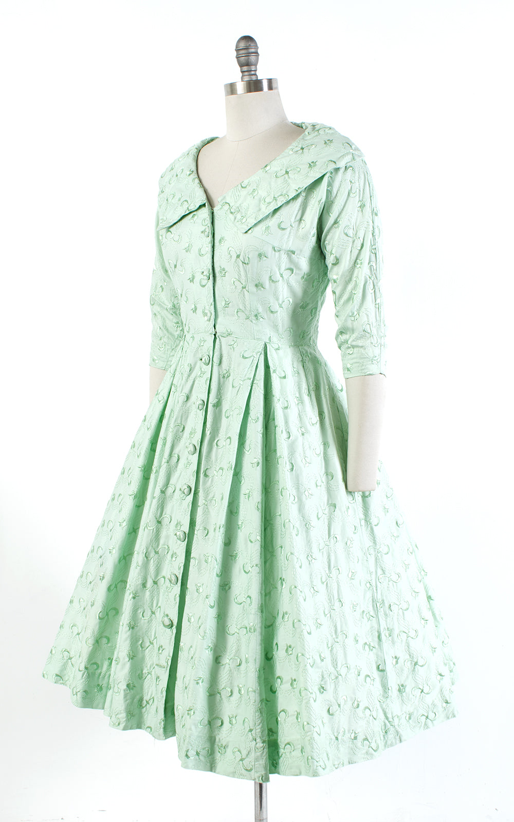 1950s Tulip Embroidered Mint Green Cotton Shirtwaist Dress | medium