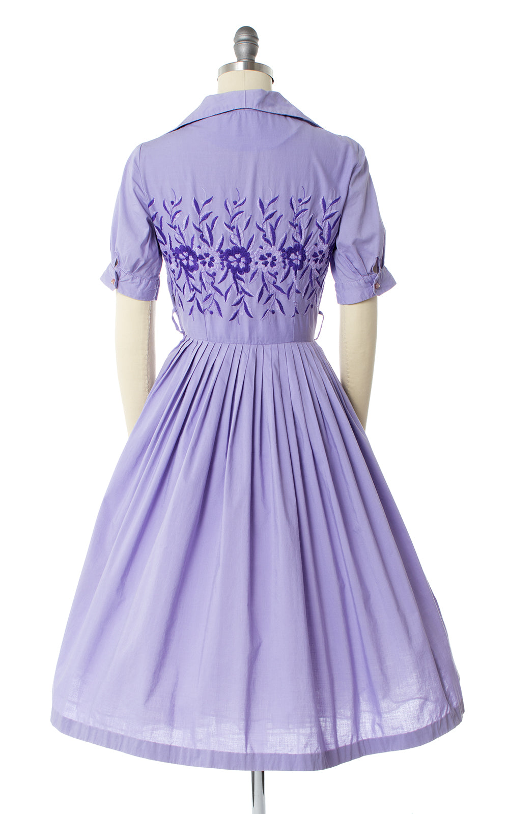 1950s Floral Embroidered Lavender Dress