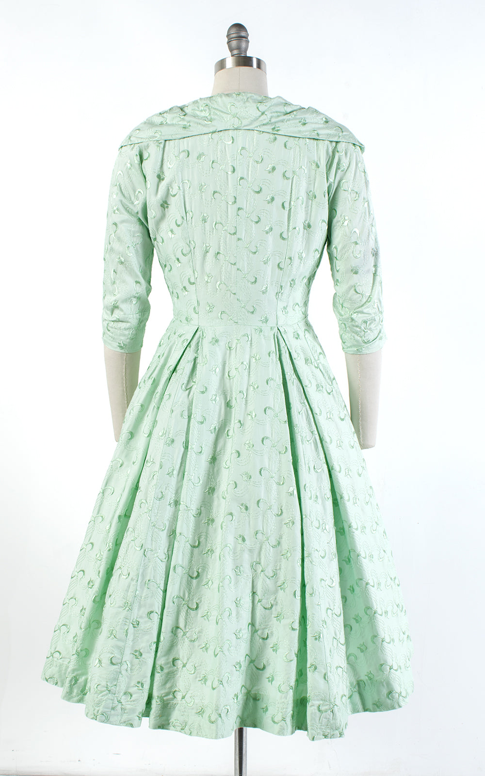 1950s Tulip Embroidered Mint Green Cotton Shirtwaist Dress | medium