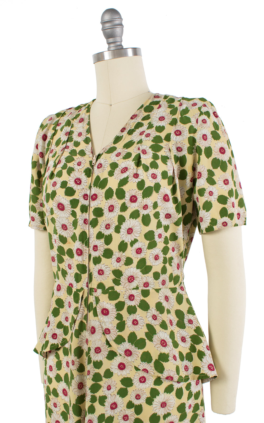 1940s Daisy Print Rayon Peplum Zip Front Dress