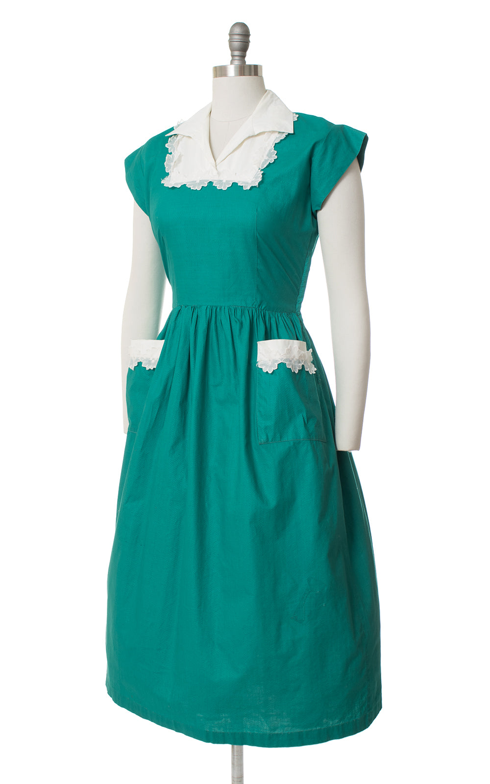 1940s Green Cotton Floral Appliqué Day Dress with Pockets