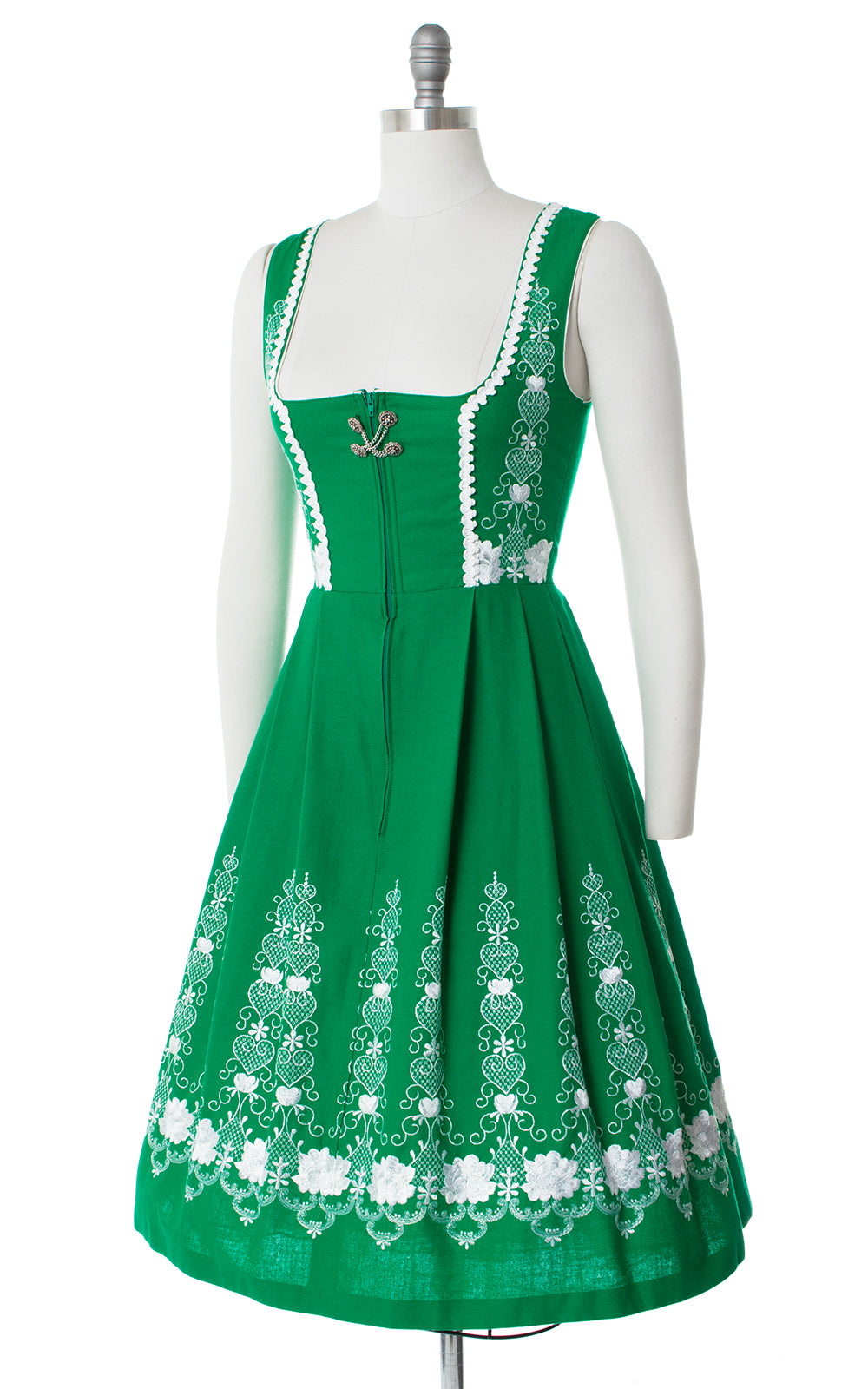 1980s Hearts & Roses Embroidered Kelly Green Dirndl