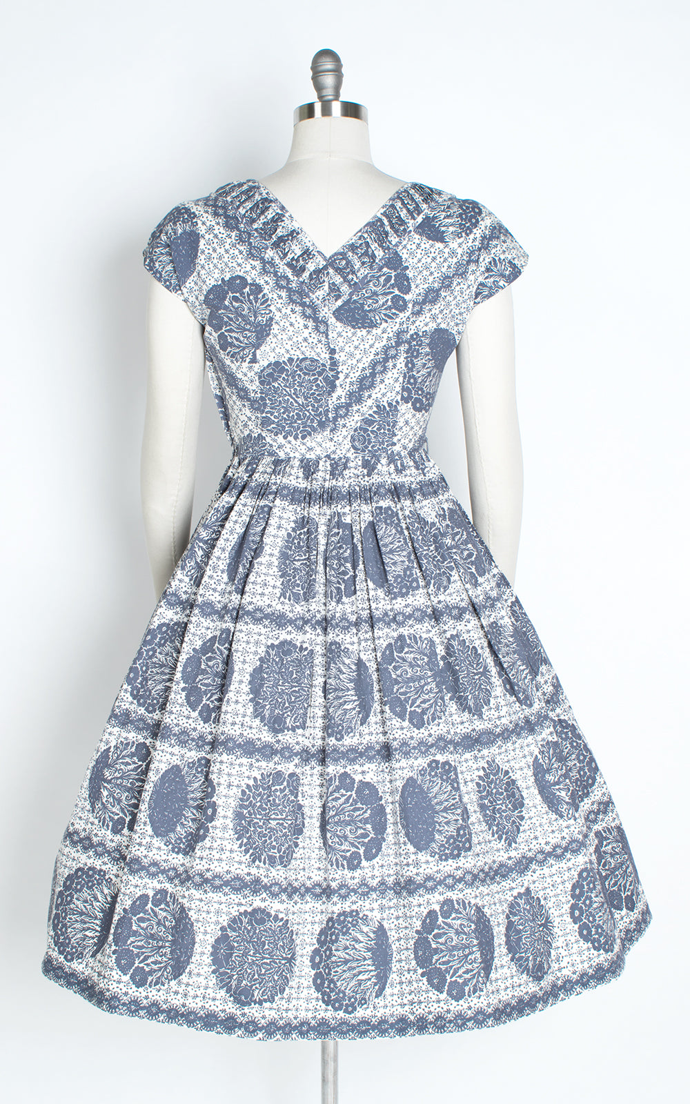 1950s Floral Illustrated Cotton Shirtwaist Dress