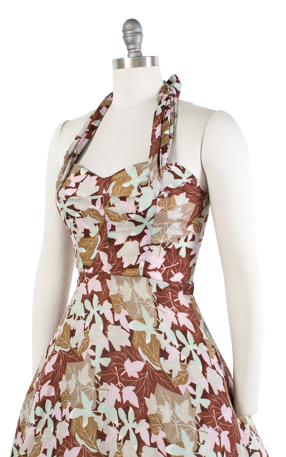 1950s Style Leaf Printed Halter Sundress with Pockets
