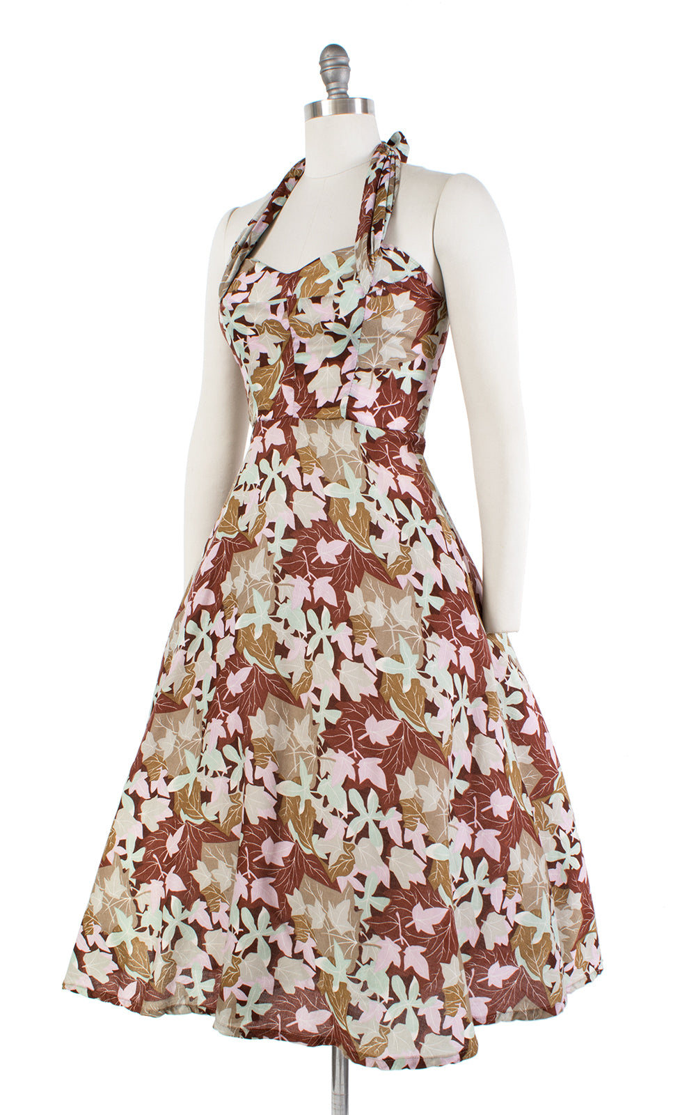 1950s Style Leaf Printed Halter Sundress with Pockets