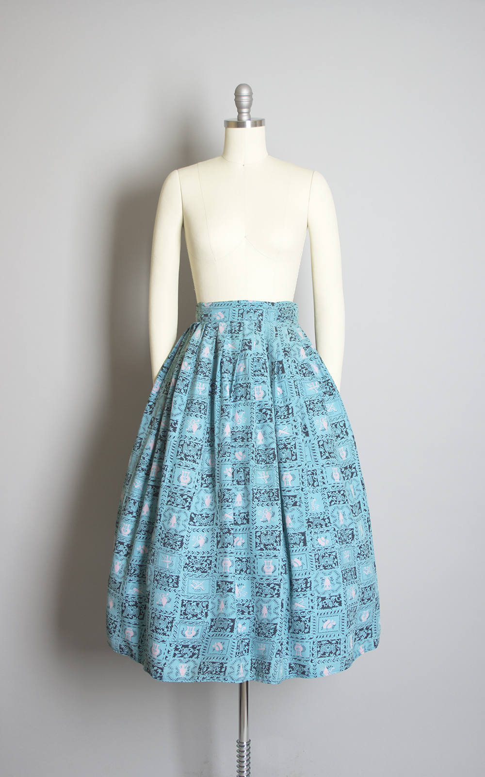 Vintage 1940s Skirt | 40s Blue Floral Novelty Print Rayon Geometric Pleated Full Skirt (x-small)