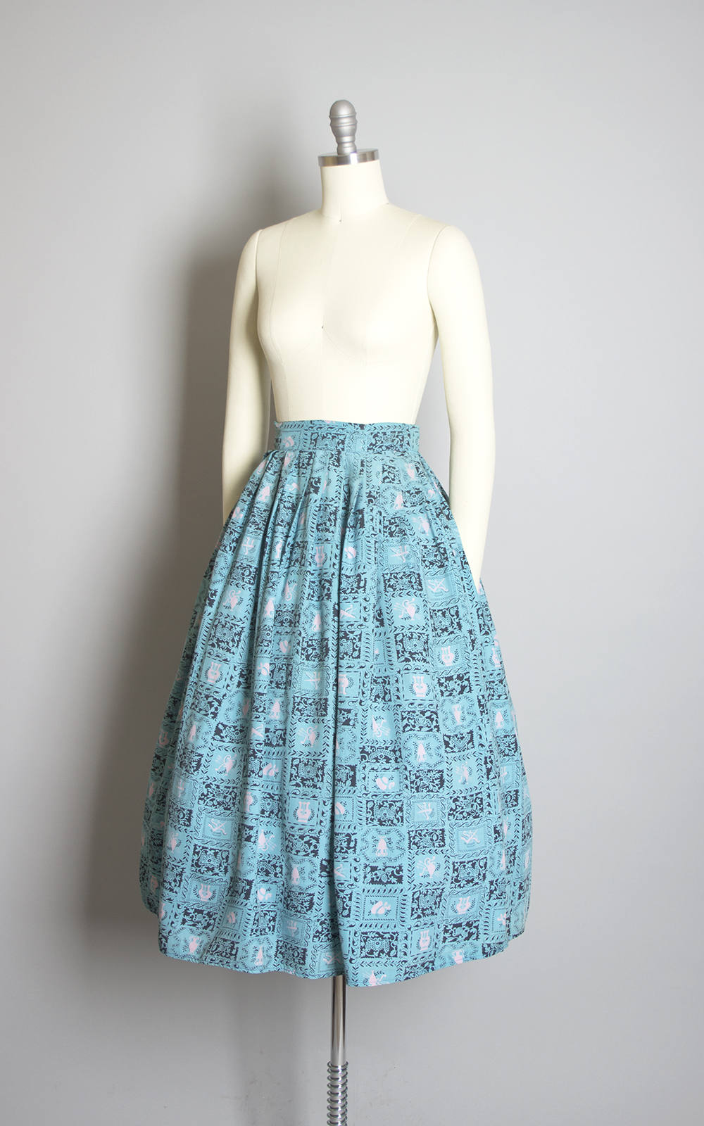 Vintage 1940s Skirt | 40s Blue Floral Novelty Print Rayon Geometric Pleated Full Skirt (x-small)