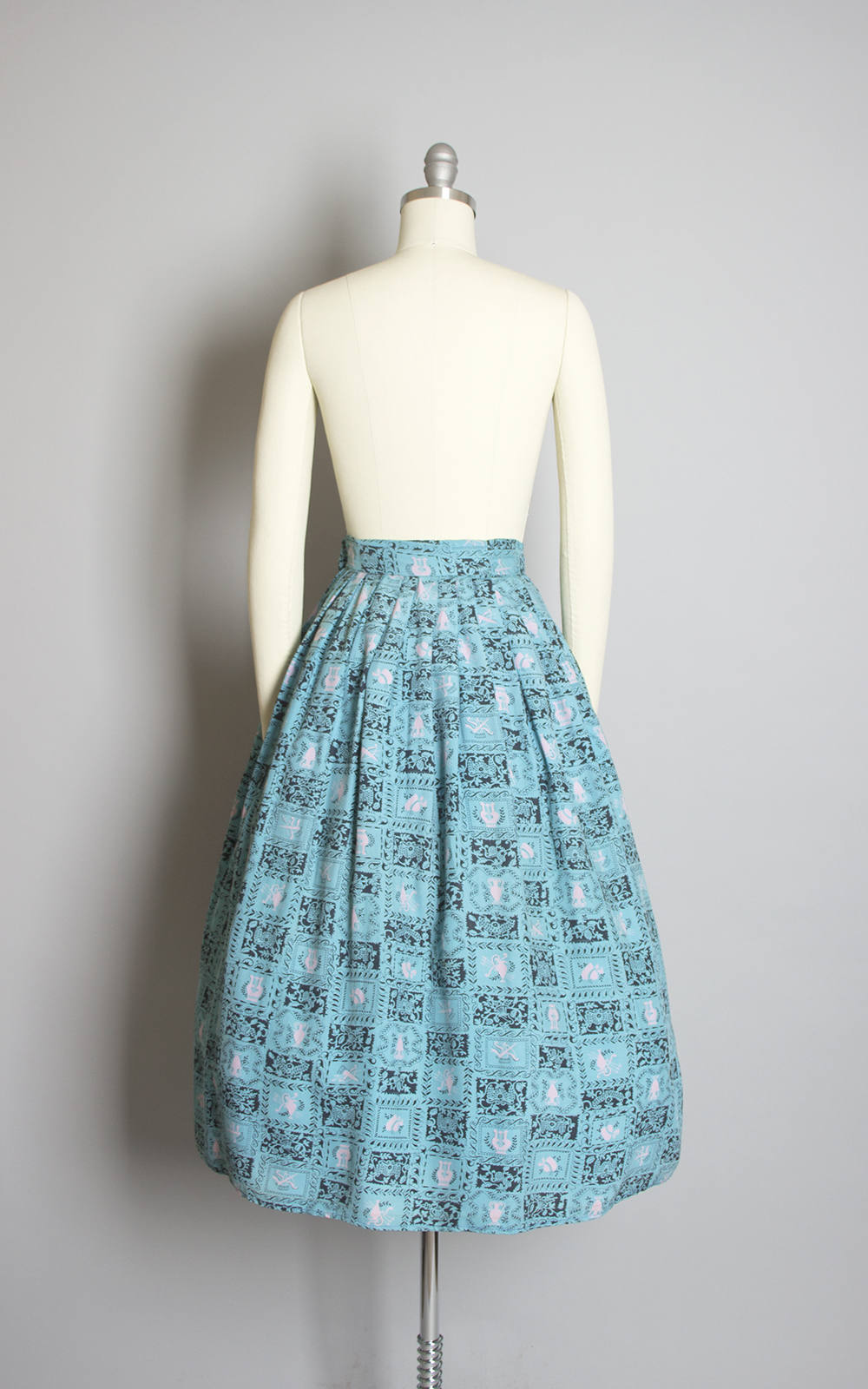 Vintage 1940s Skirt | 40s Blue Floral Novelty Print Rayon Geometric Pleated Full Skirt (x-small)